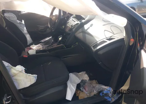 2016 Ford Focus S z USA, uszkodzony, nr VIN 1FADP3E27GL242419